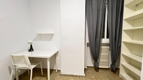 Very nice single bedroom near Parque Federico García Lorca