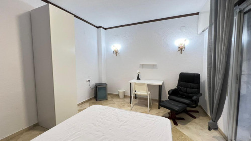 Excellent double bedroom near Parque Federico García Lorca