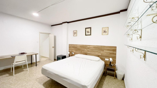 Neat single bedroom in Figares