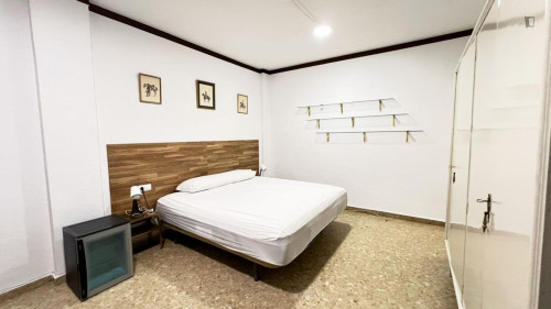 Neat single bedroom in Figares