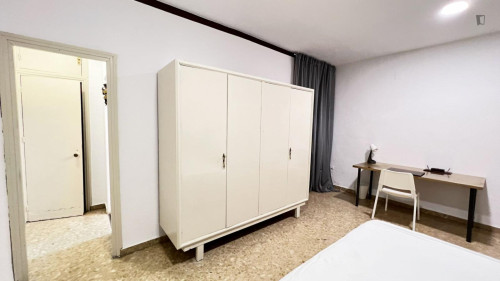 Neat single bedroom in Figares