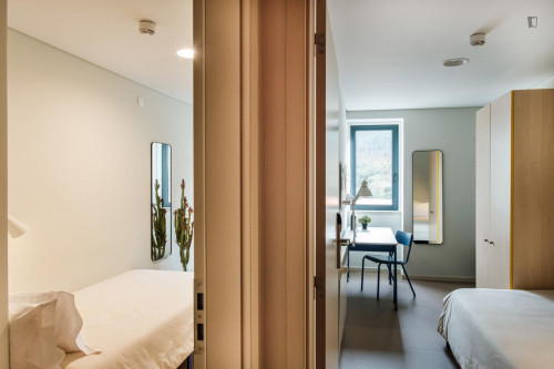 Welcoming single bedroom near Faculdade de Engenharia  - Gallery -  2
