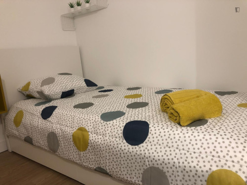 Inviting single bedroom in the heart of Nimes