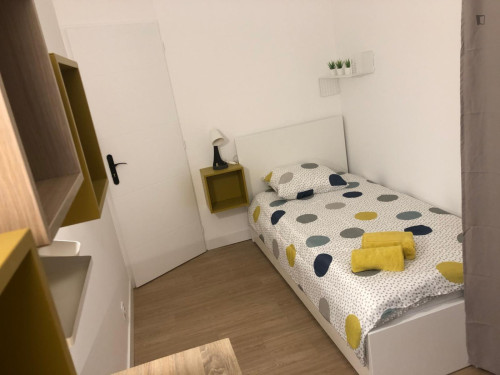 Inviting single bedroom in the heart of Nimes