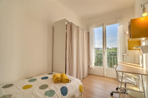Inviting single bedroom in the heart of Nimes