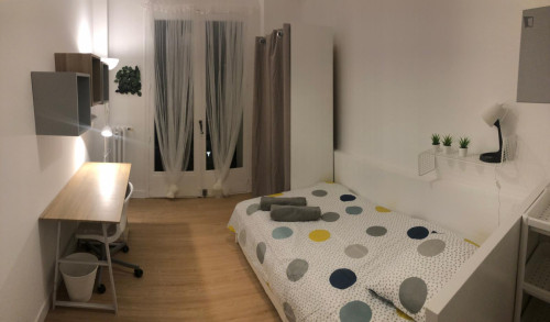 Very cool single bedroom in the centre of Nimes