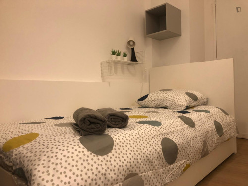 Very cool single bedroom in the centre of Nimes