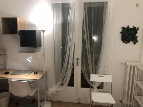 Stupendous single bedroom in Cadereau