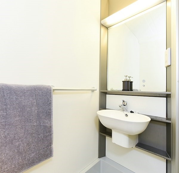 En-Suite - River View - Gibson Street Roost - Gallery - 4