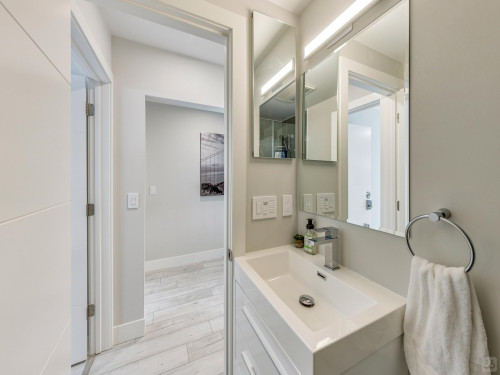 South Van Ness Home - Gallery - 21