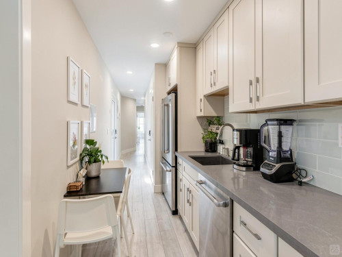 South Van Ness Home - Gallery - 26