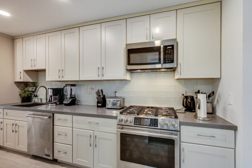 Stunning Bright Apt. w/ Terrace + BBQ near Garfield Square