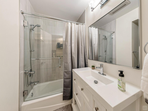 South Van Ness Home - Gallery - 23