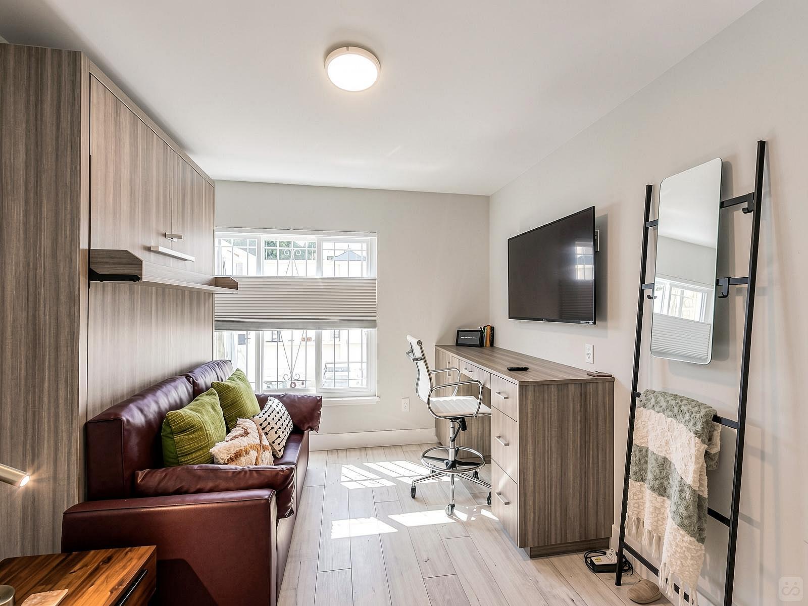 Regular Size Room - Stunning Bright Apt. w/ Terrace + BBQ - Gallery - 68