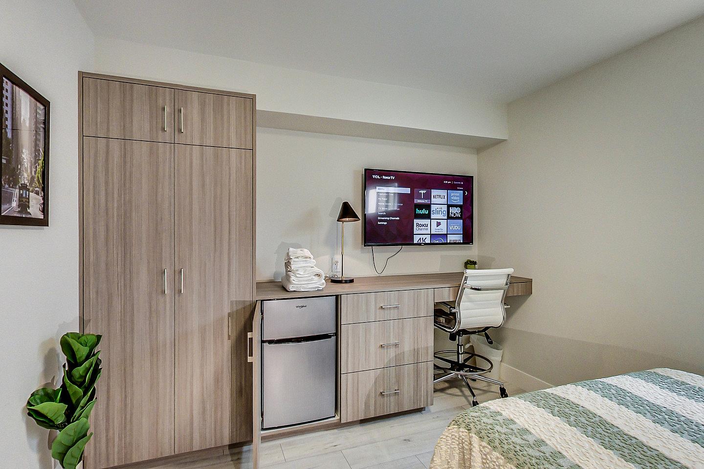  Regular Size Room  -  Stunning Bright Apt. w/ Terrace + BBQ  - Gallery -  41