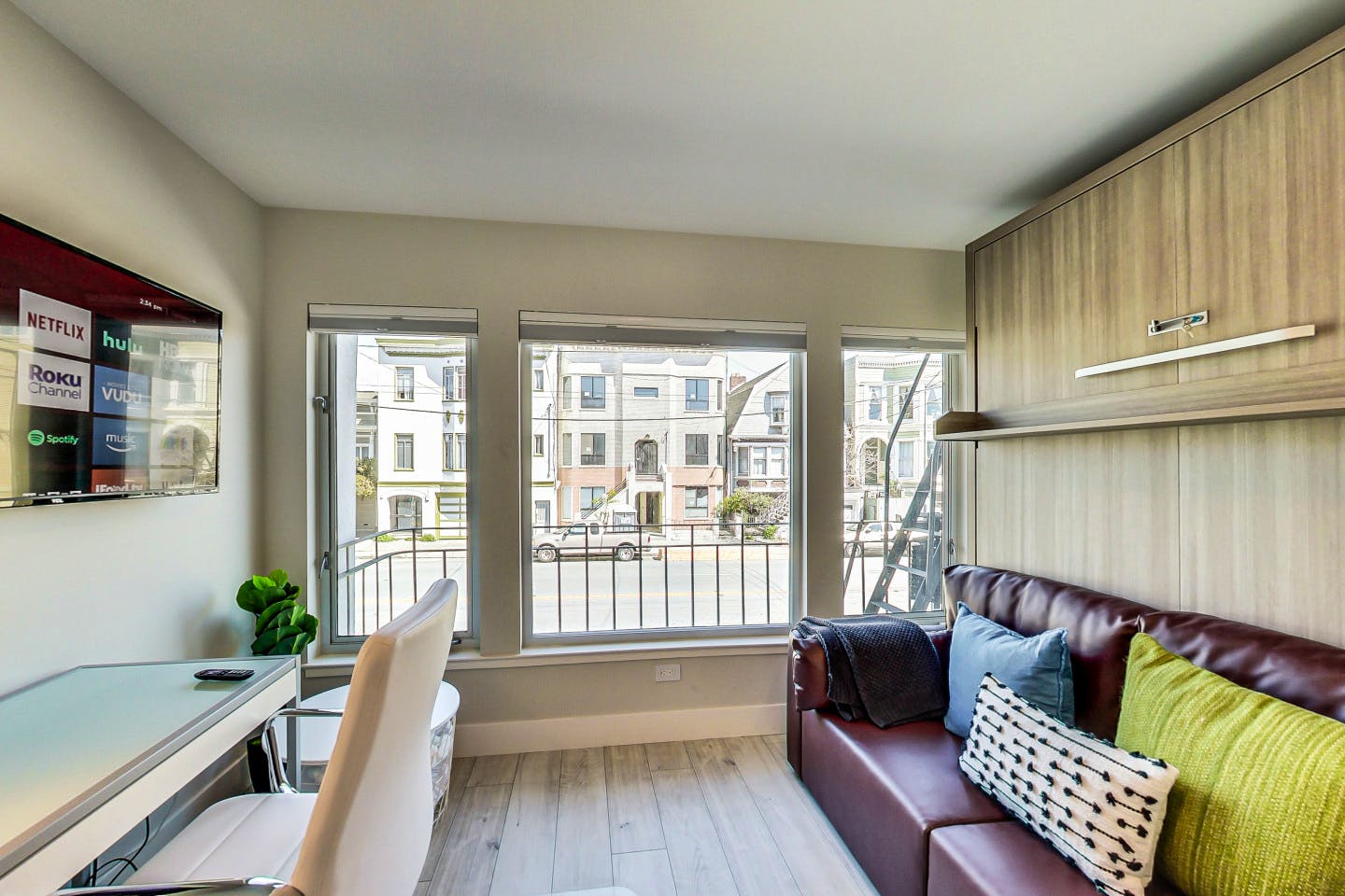 Regular Size Room - Stunning Bright Apt. w/ Terrace + BBQ - Gallery - 3