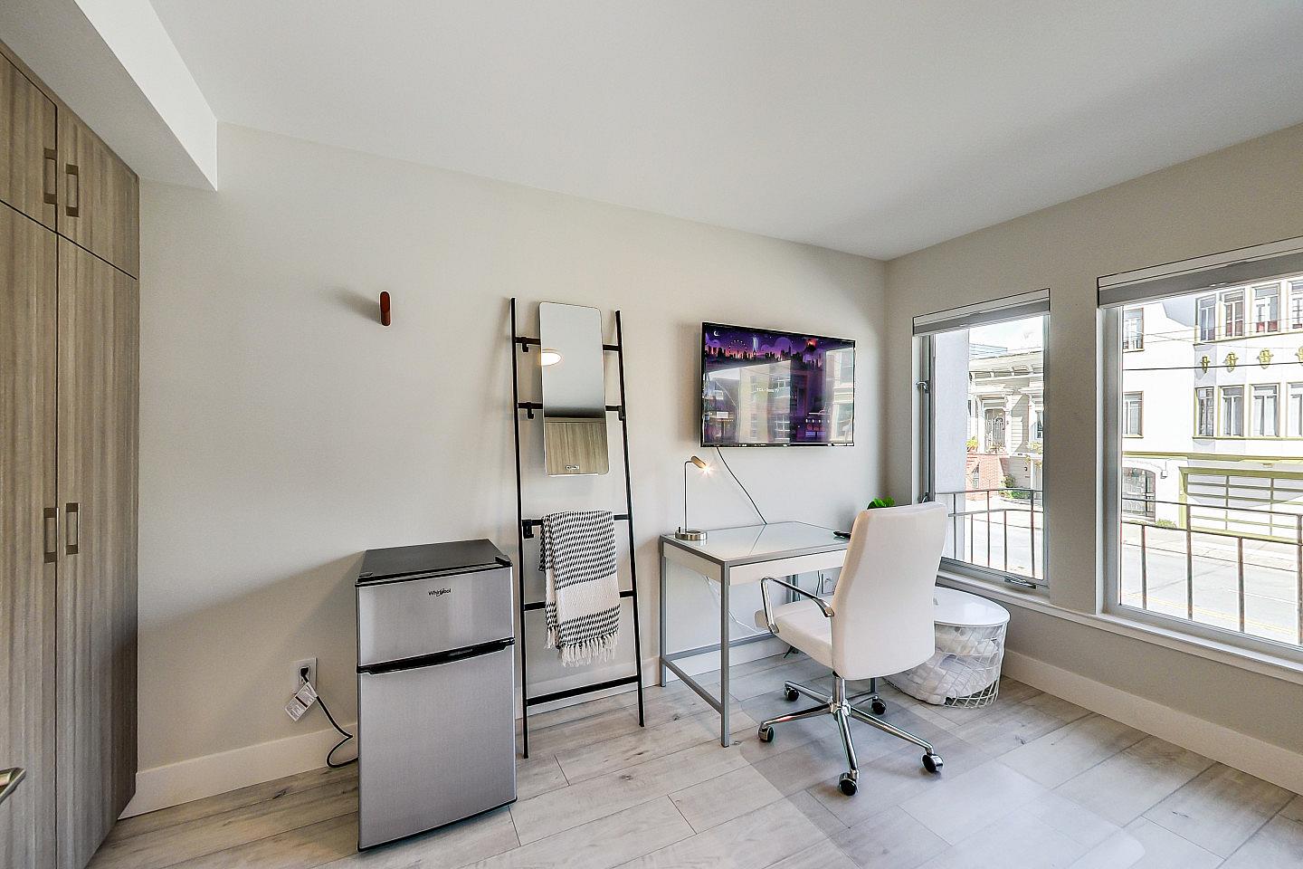 Regular Size Room - Stunning Bright Apt. w/ Terrace + BBQ - Gallery - 49