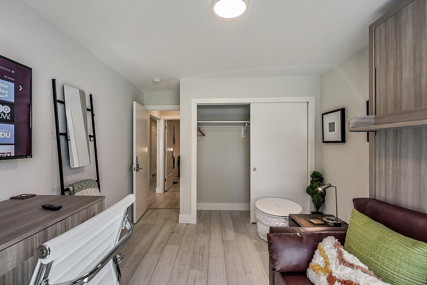 Regular Size Room - Stunning Bright Apt. w/ Terrace + BBQ - Gallery - 57