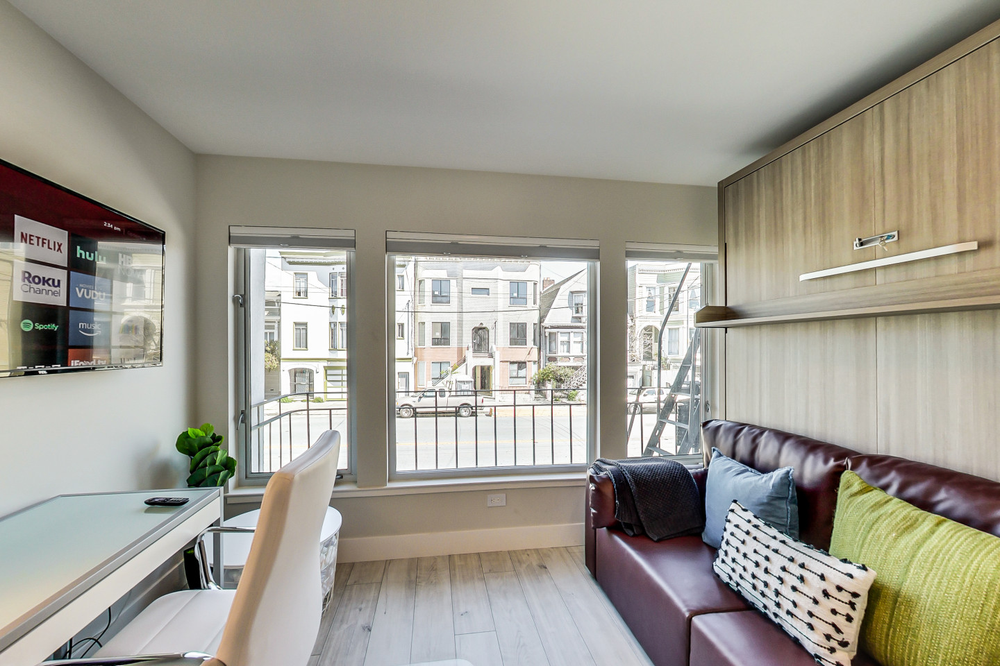 Regular Size Room - Stunning Bright Apt. w/ Terrace + BBQ - Gallery - 27