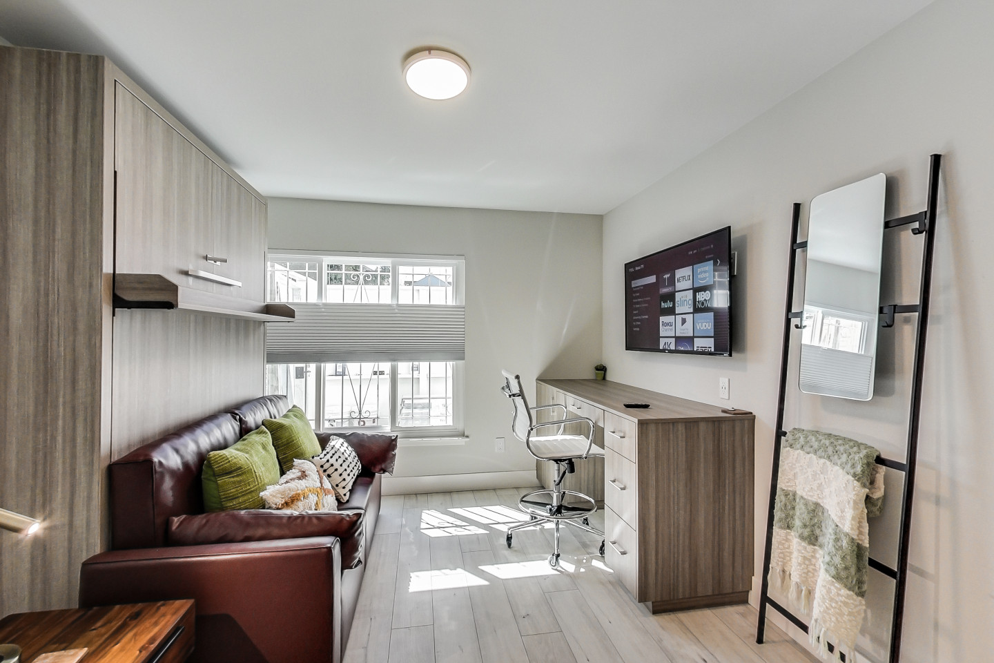  Regular Size Room  -  Stunning Bright Apt. w/ Terrace + BBQ  - Gallery -  32