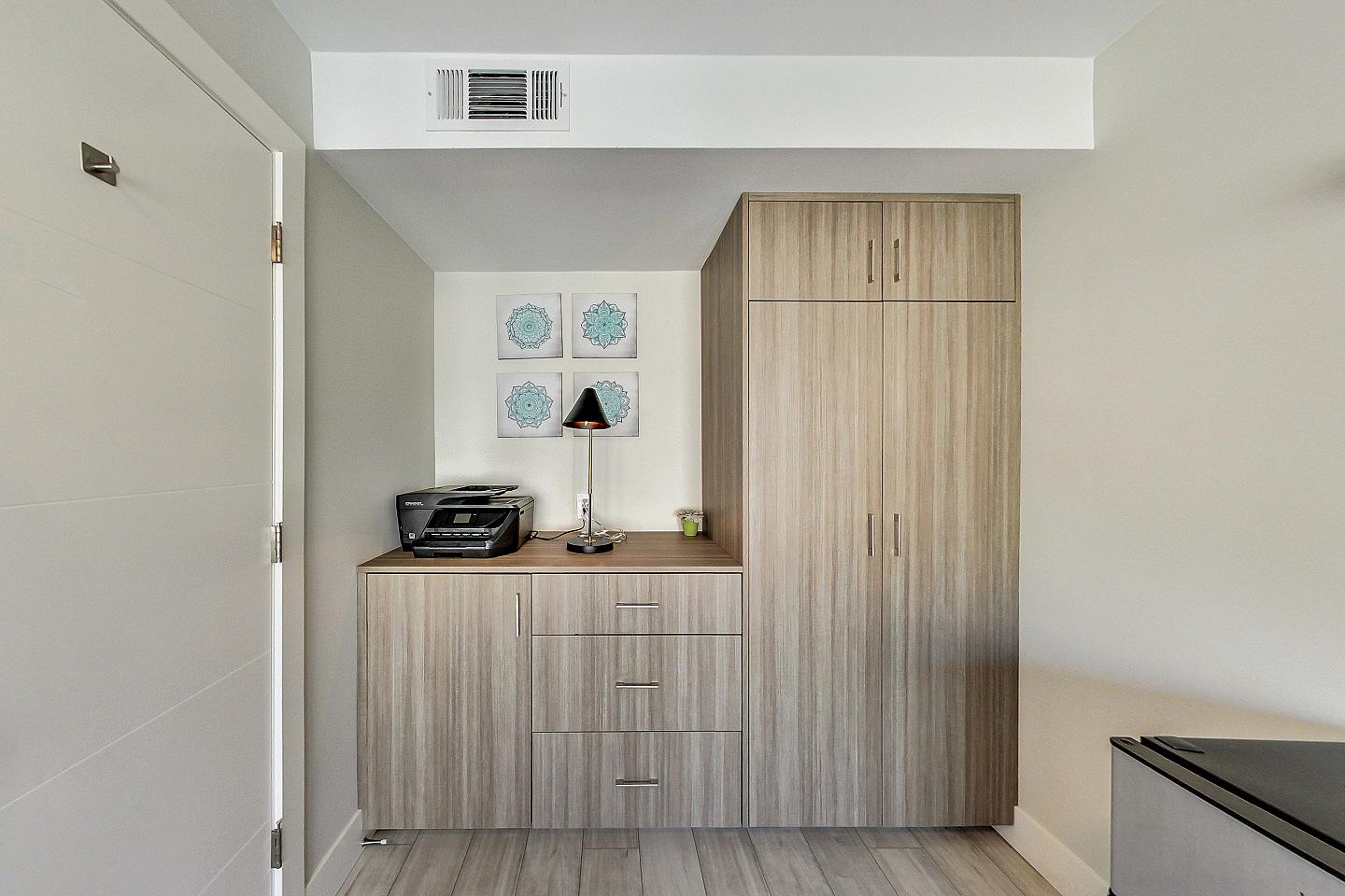  Regular Size Room  -  Stunning Bright Apt. w/ Terrace + BBQ  - Gallery -  40