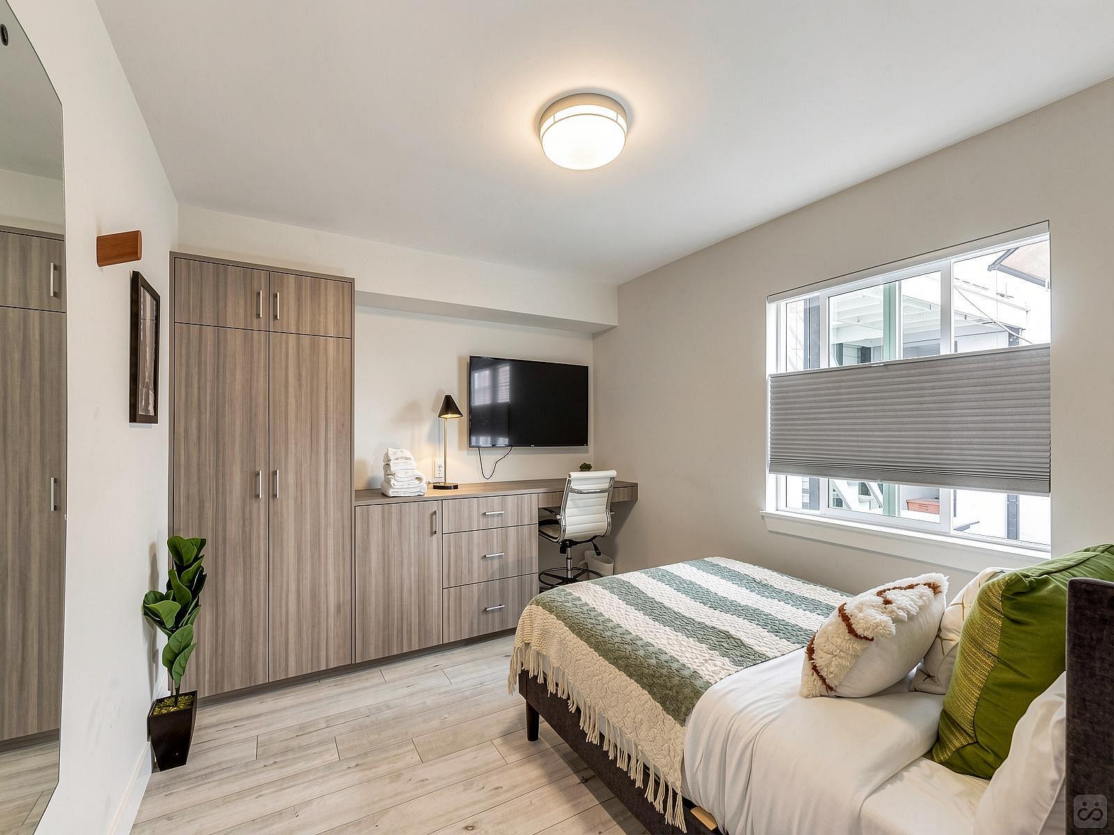 Regular Size Room - Stunning Bright Apt. w/ Terrace + BBQ - Gallery - 72