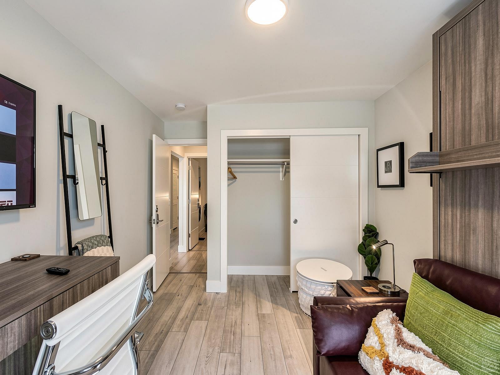 Regular Size Room - Stunning Bright Apt. w/ Terrace + BBQ - Gallery - 69