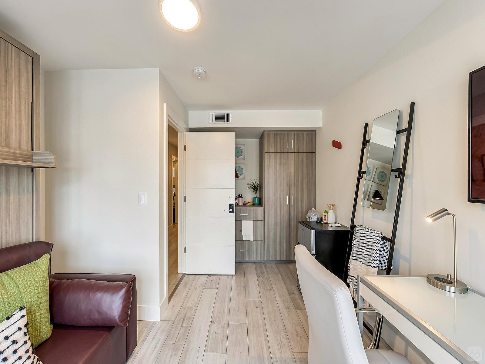  Regular Size Room  -  Stunning Bright Apt. w/ Terrace + BBQ  - Gallery -  62