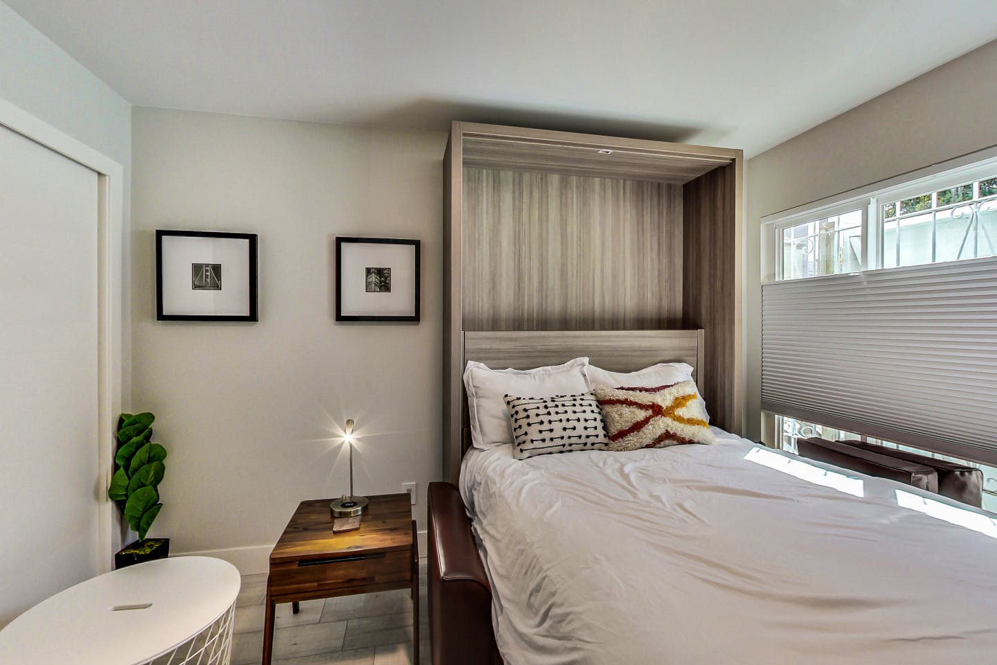  Regular Size Room  -  Stunning Bright Apt. w/ Terrace + BBQ  - Gallery -  10