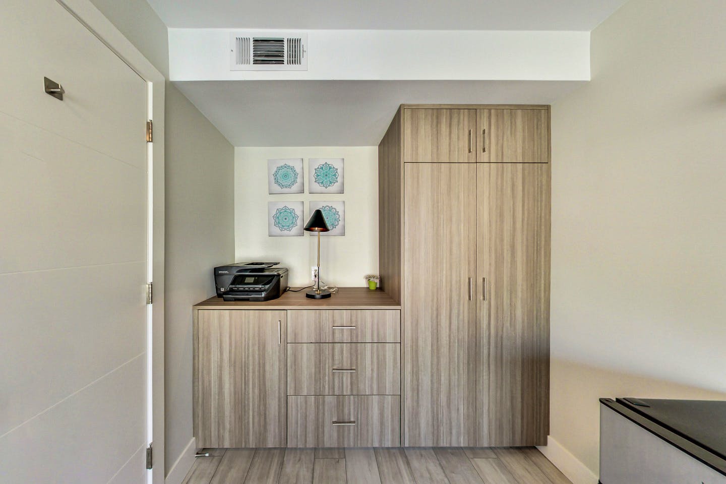 Regular Size Room - Stunning Bright Apt. w/ Terrace + BBQ - Gallery - 4