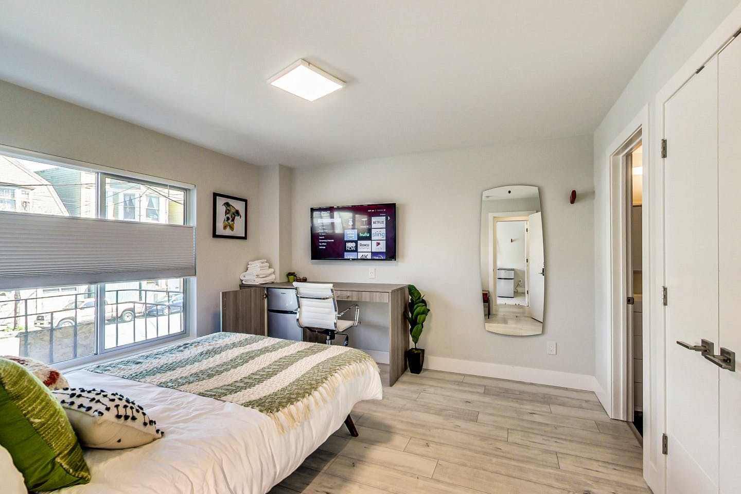 Master Bedroom With Private Bathroom - Stunning Bright Apt. w/ Terrace + BBQ - Gallery - 12