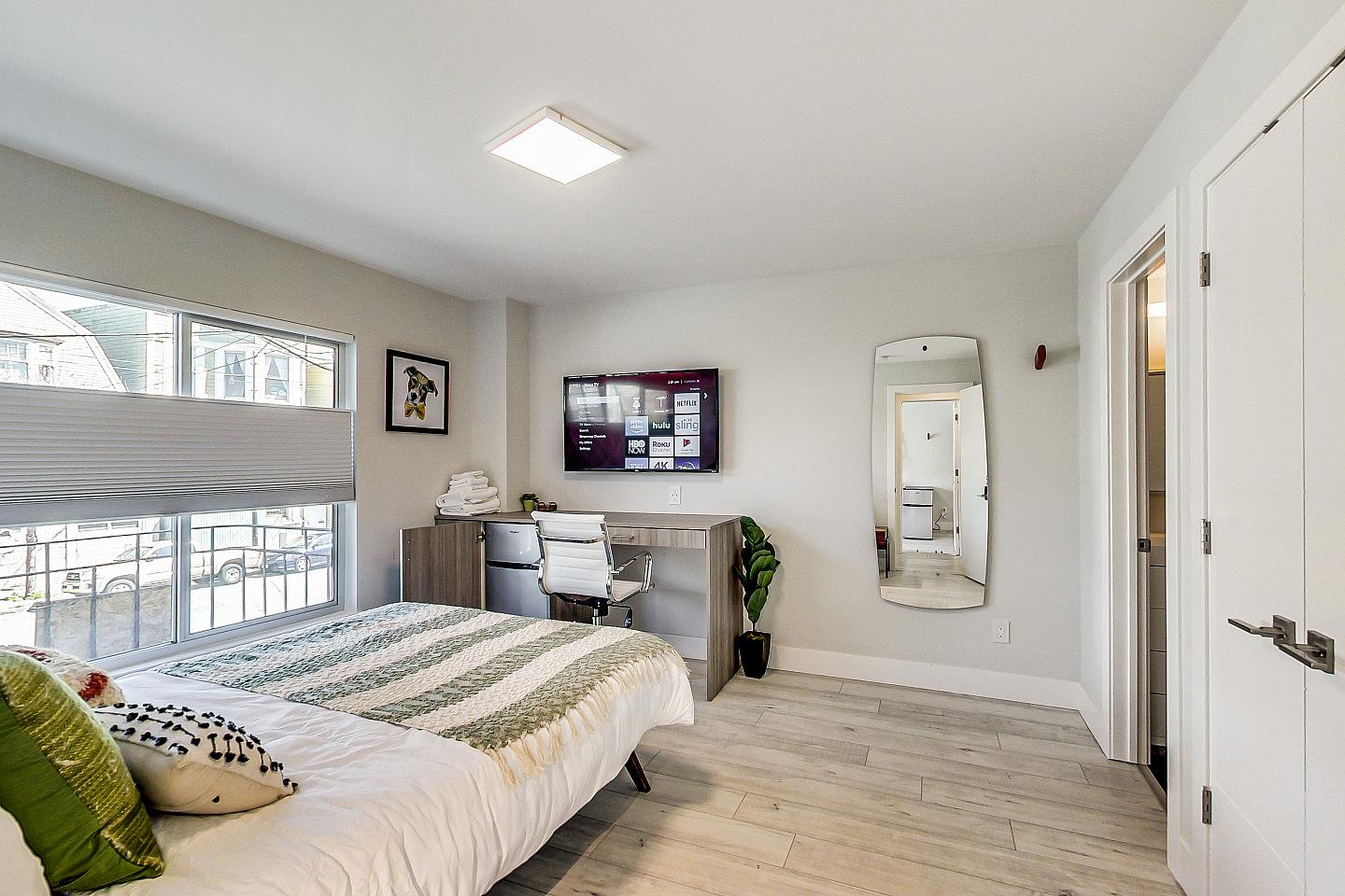  Master Bedroom With Private Bathroom  -  Stunning Bright Apt. w/ Terrace + BBQ  - Gallery -  39