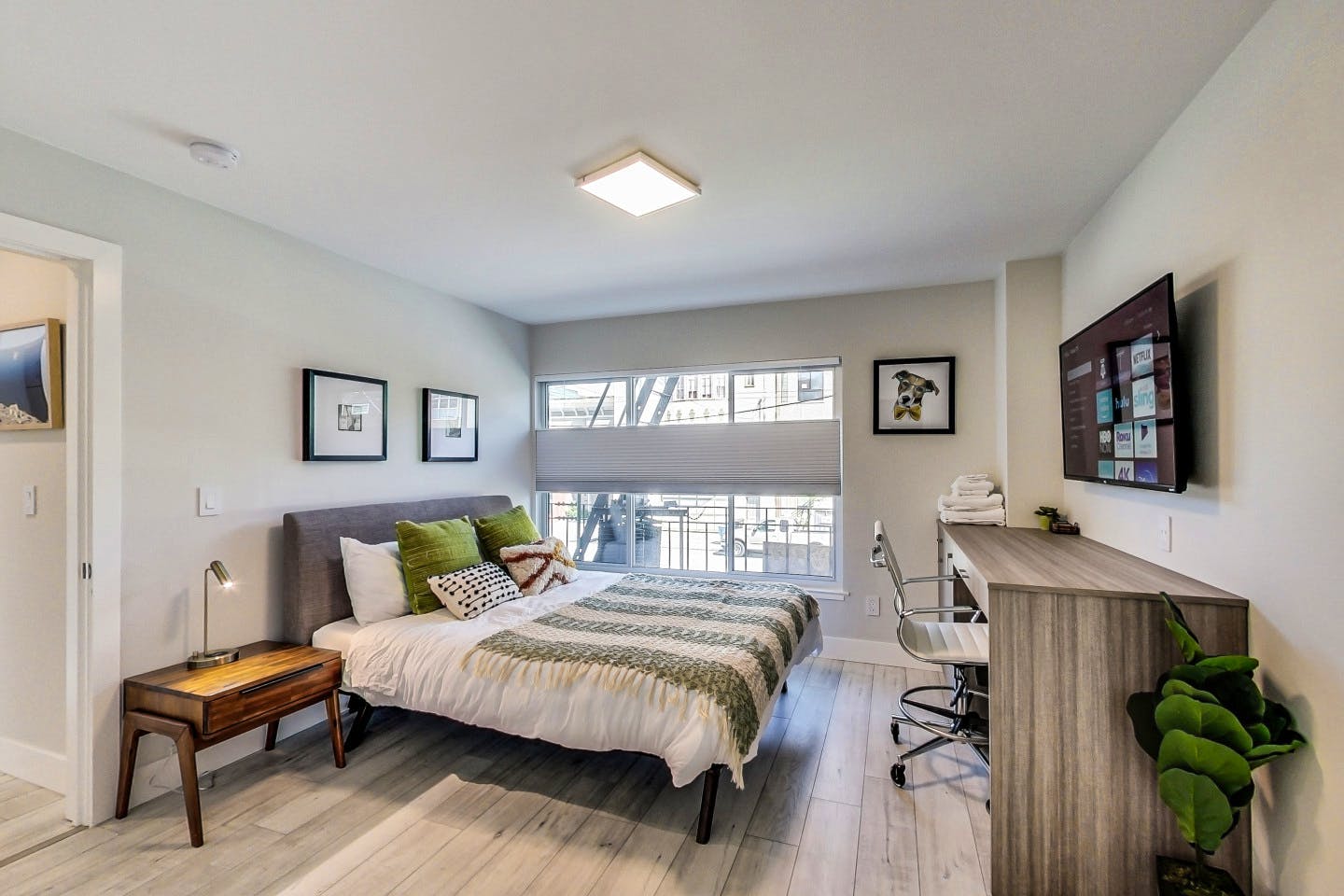 Master Bedroom With Private Bathroom - Stunning Bright Apt. w/ Terrace + BBQ - Gallery - 13