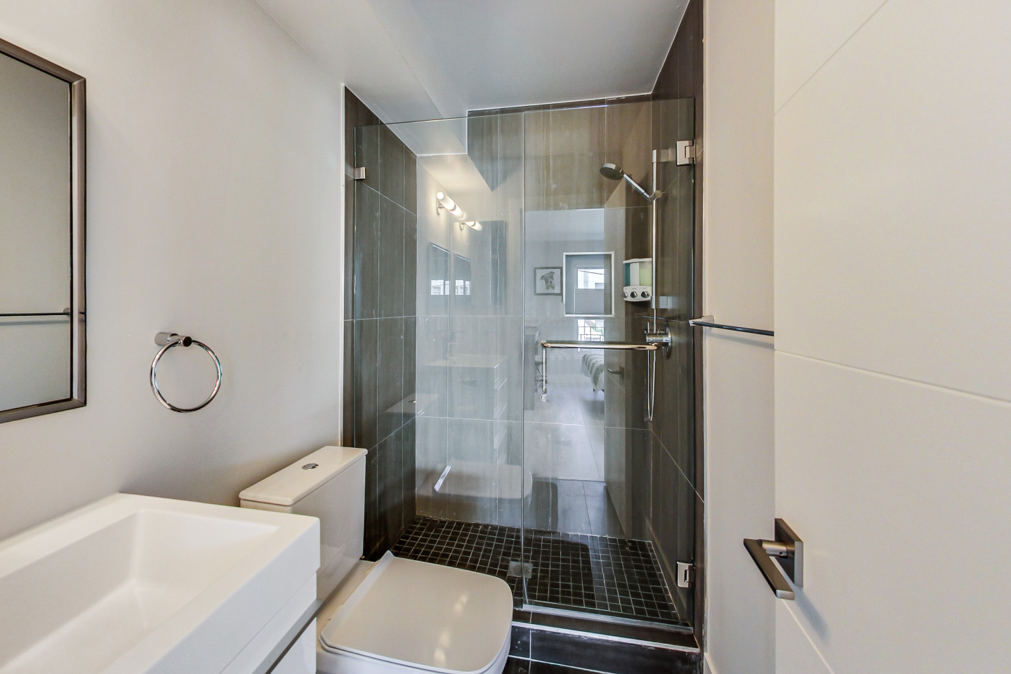 Master Bedroom With Private Bathroom - 25