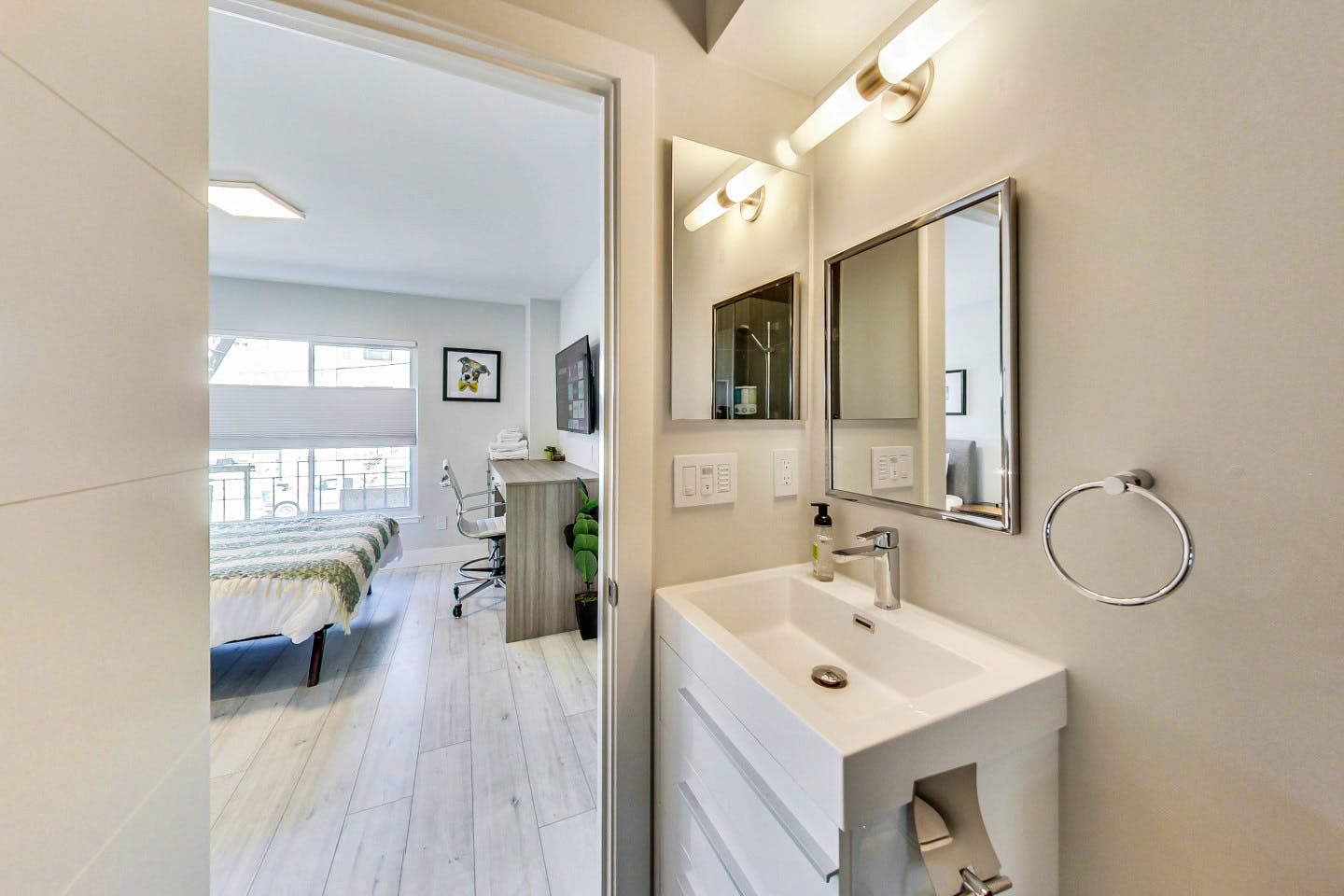 Master Bedroom With Private Bathroom - Stunning Bright Apt. w/ Terrace + BBQ - Gallery - 17