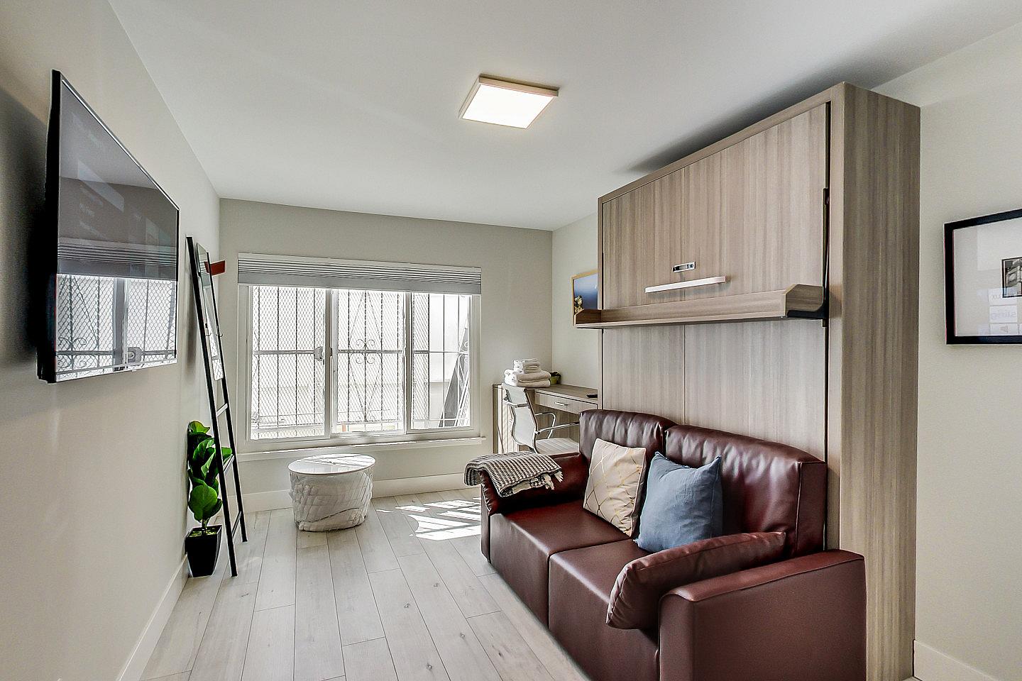  Master Bedroom With Private Bathroom  -  Stunning Bright Apt. w/ Terrace + BBQ  - Gallery -  28