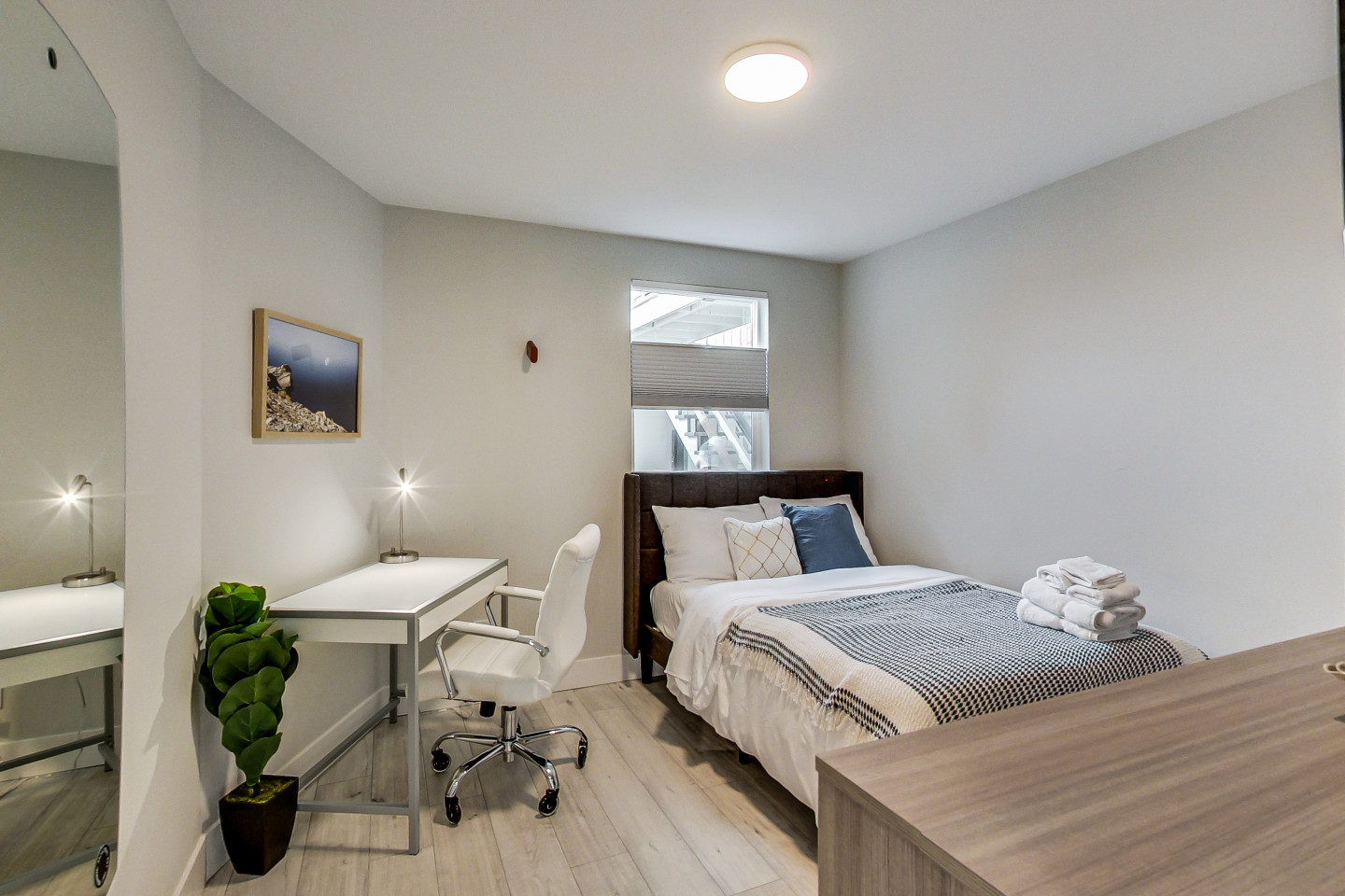 Master Bedroom With Private Bathroom - Stunning Bright Apt. w/ Terrace + BBQ - Gallery - 20