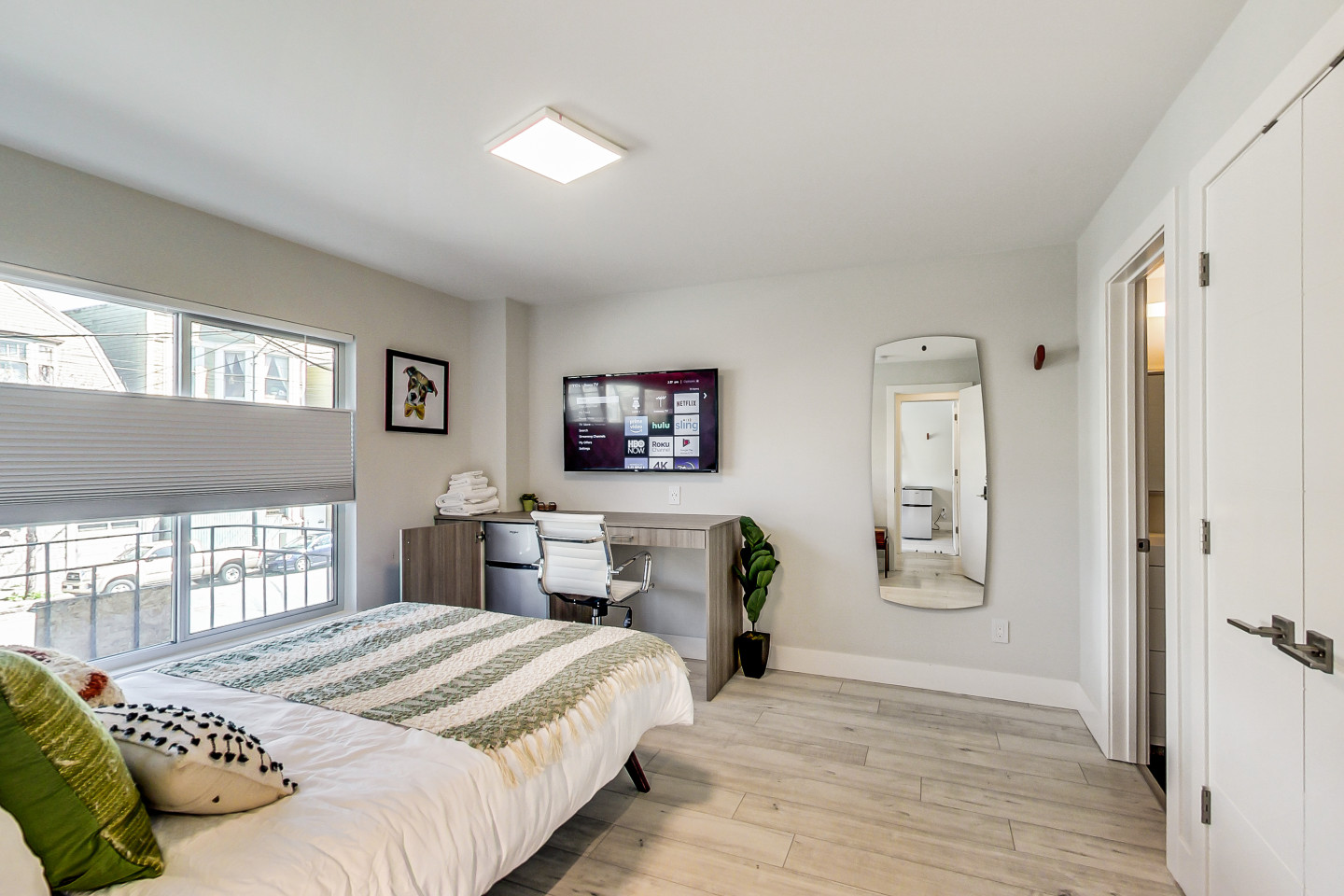  Master Bedroom With Private Bathroom  -  Stunning Bright Apt. w/ Terrace + BBQ  - Gallery -  21