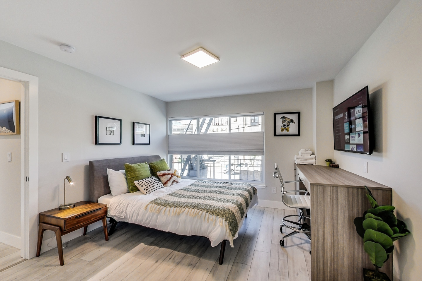  Master Bedroom With Private Bathroom  -  Stunning Bright Apt. w/ Terrace + BBQ  - Gallery -  22