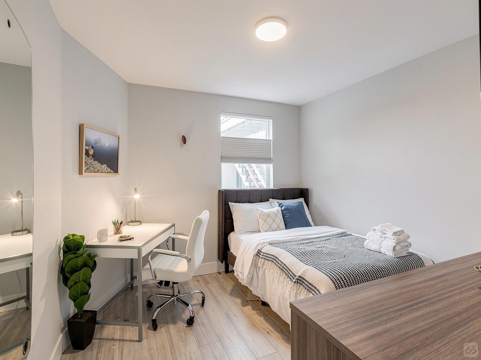 Master Bedroom With Private Bathroom - 47