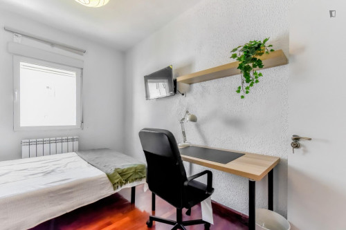 Appealing single bedroom
