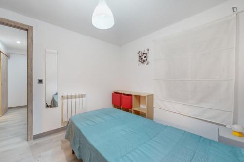 Cozy single bedroom