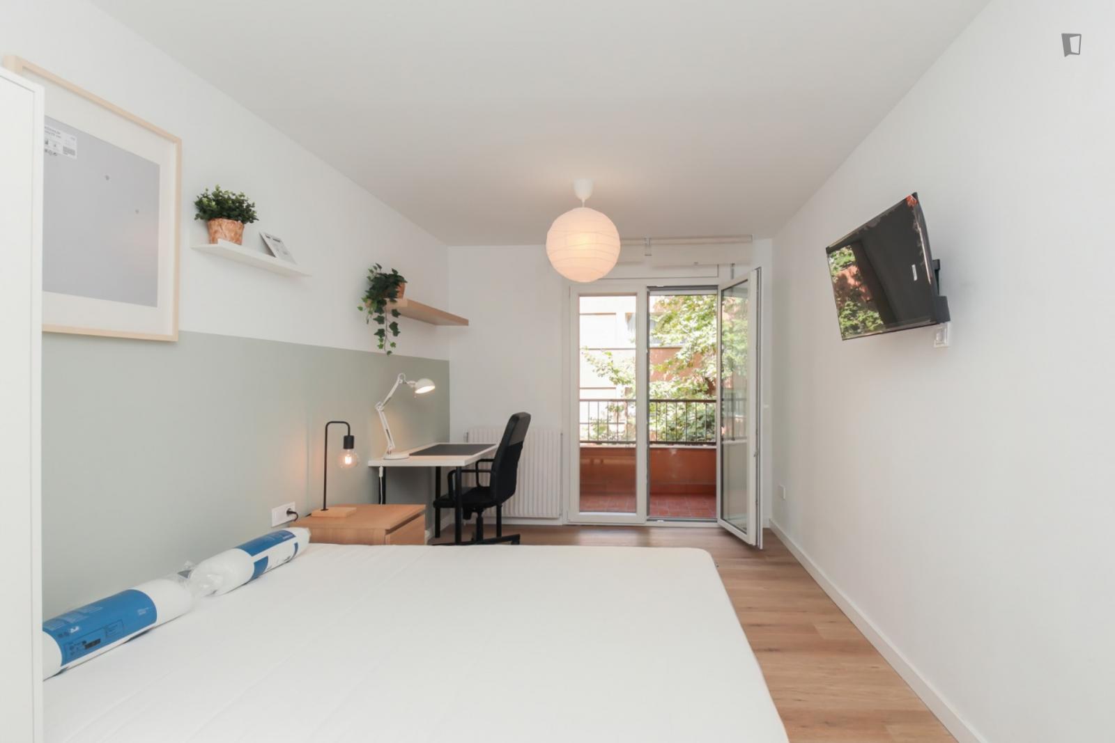 Great Looking Single Bedroom With Balcony - Great looking single bedroom with balcony - Gallery - 1