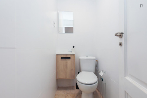 Great looking single bedroom in a property with balcony - Gallery - 28