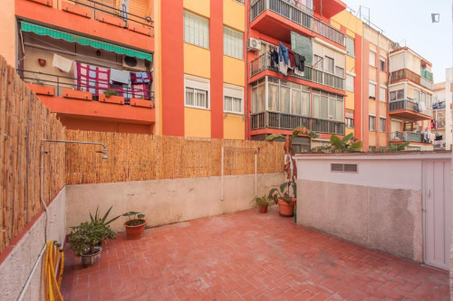 Great looking single bedroom in a property with balcony - Gallery - 13