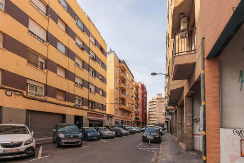 Appealing single bedroom with balcony  - Gallery -  5