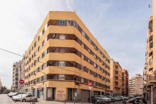 Appealing single bedroom with balcony