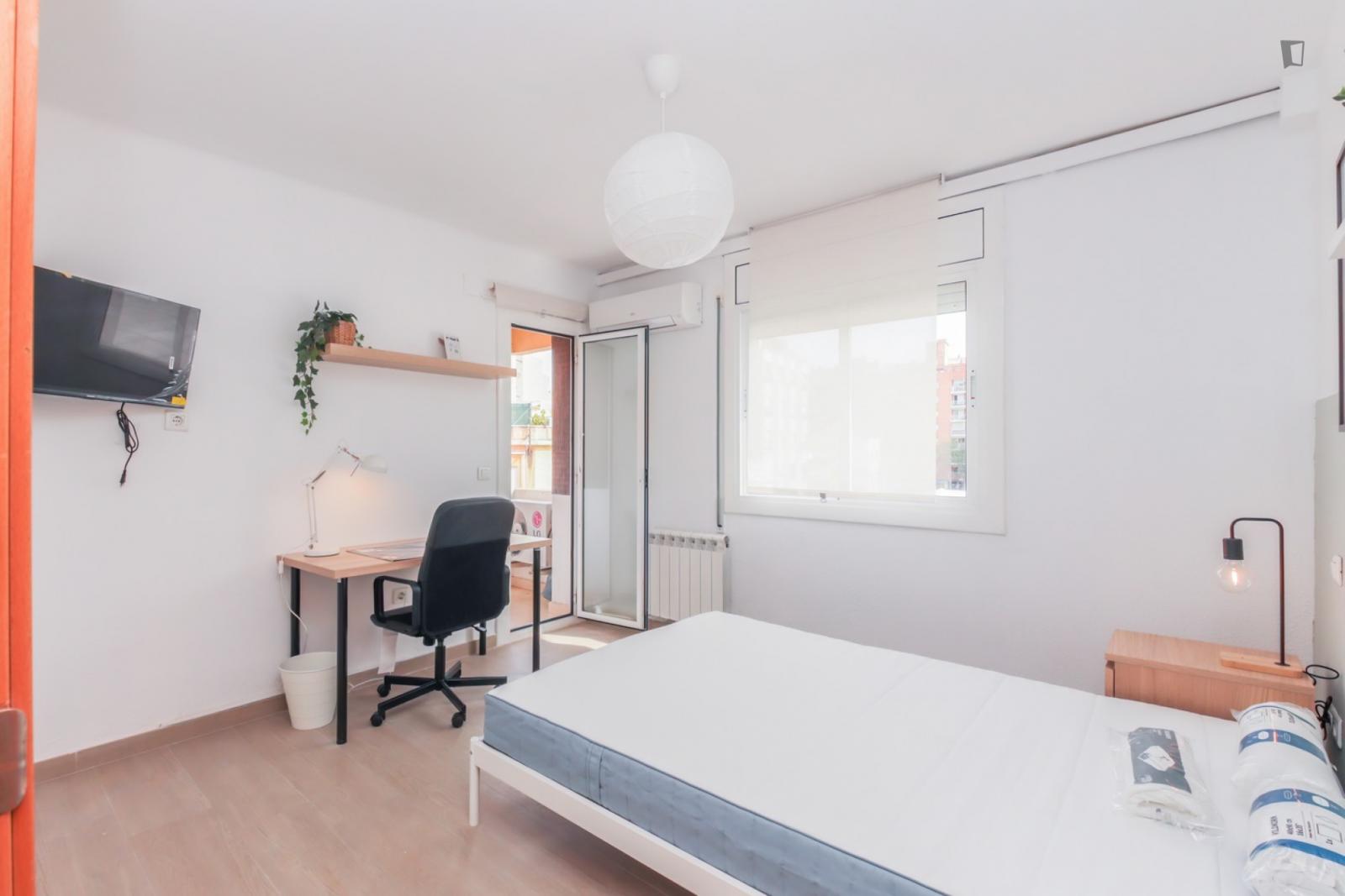 Appealing Single Bedroom With Balcony - Appealing single bedroom with balcony - Gallery - 1