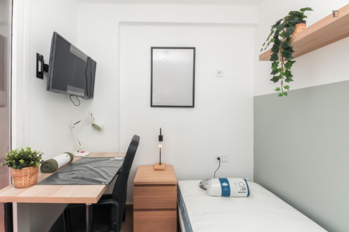 Attractive single bedroom with balcony - Gallery - 26
