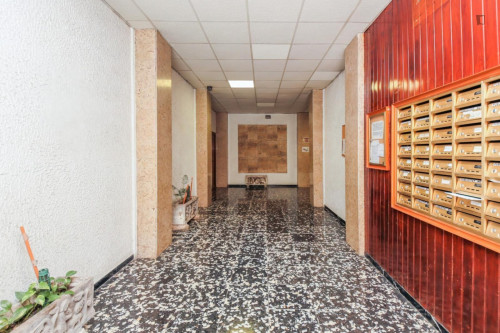 Attractive single bedroom with balcony